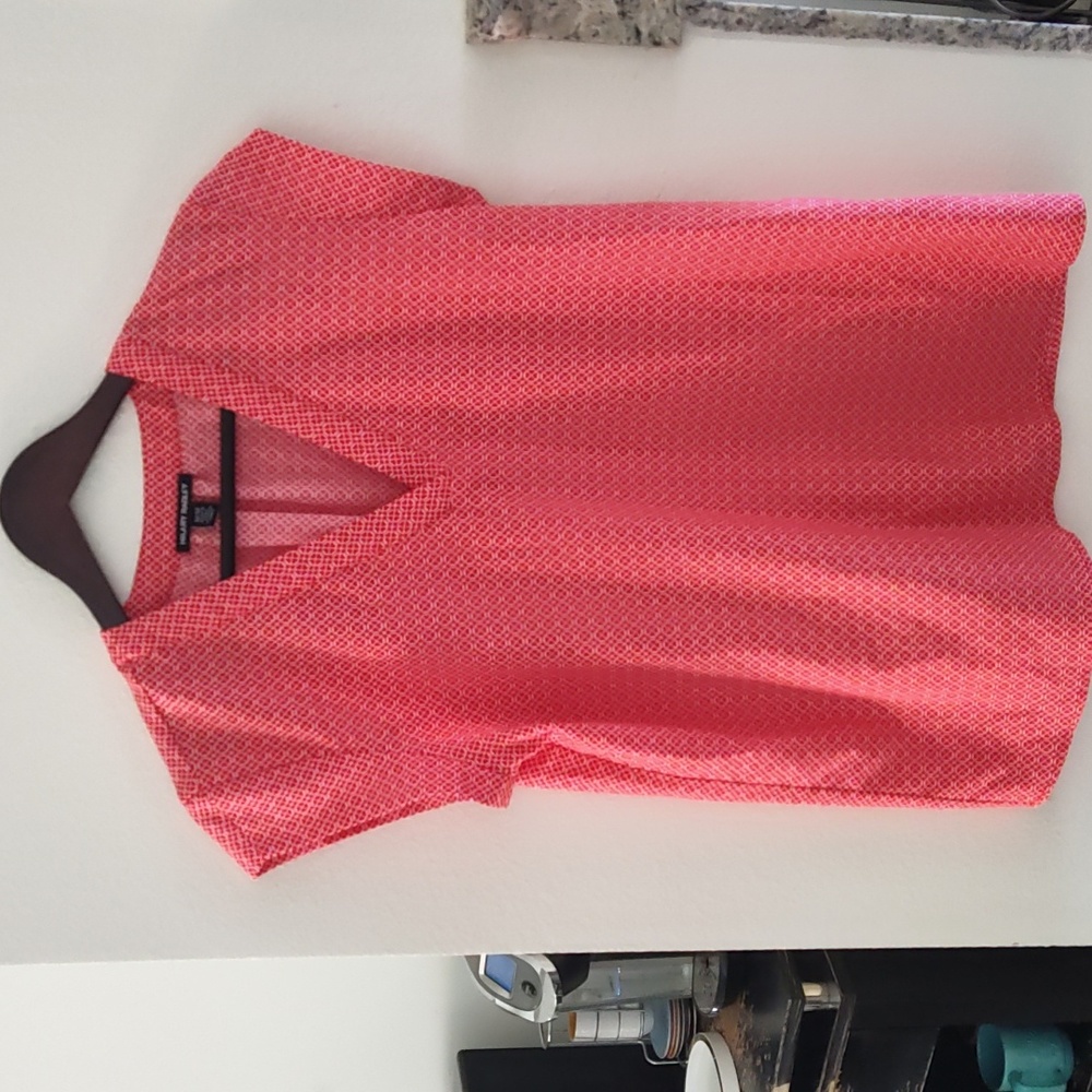 Hillary Bradley cap sleeve v-neck top. PTP, 20", 26" long